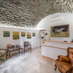  Hotell Queen House